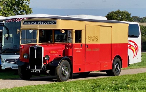 JJ 4379 ‘London General’ No. 832 J. Emergency Equipment. AEC Regent / London General Omnibus Company /1 on Dennis Basford’s railsroadsrunways.blogspot.co.uk’