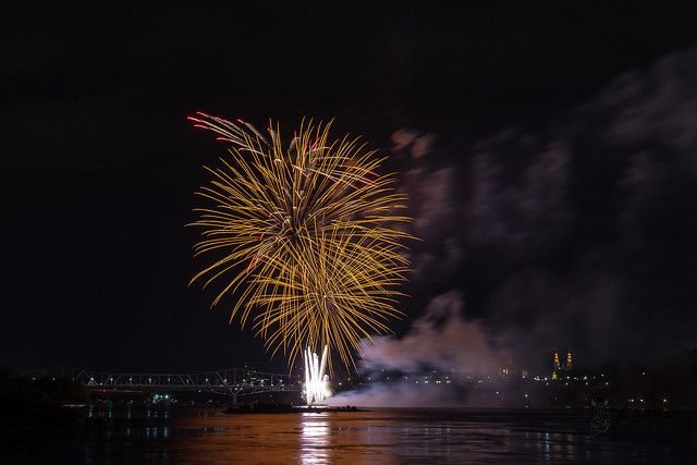 Lac Leamy Fireworks 2018 - China