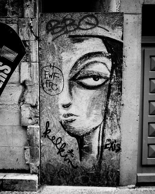 Street art à Bayonne par l'artiste Exist dont on voit beaucoup d'oeuvres dans la ville.