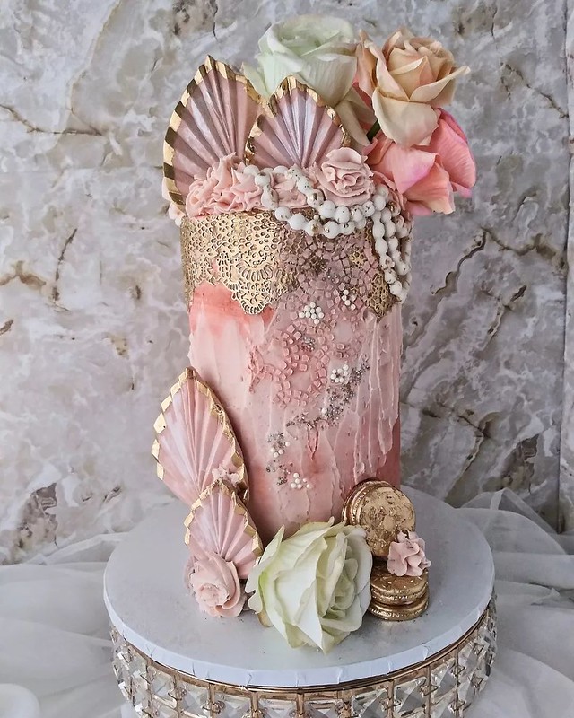 Cake by Artsy Luxe Cakes