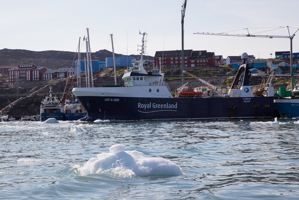格陵蘭討海人辛苦打回的漁獲有三種用途：自用、傳統市場零售，賣給皇家格陵蘭水產公司。漁獲佔了格陵蘭的九成出口額，其中過半產自皇家格陵蘭，每十個格陵蘭成年人，就有一人是它的員工。記者許詩愷／攝影
