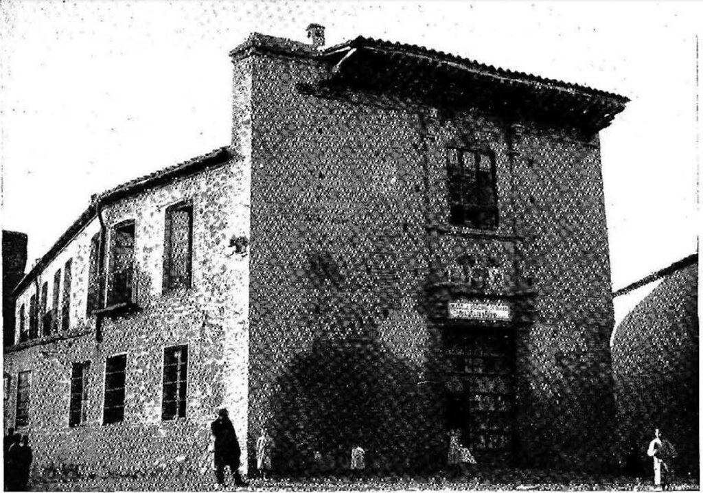 ¿Se ve a Ventura Reyes Prósper junto al Palacio del Rey Don Pedro en Santa Isabel? Revista "Por esos Mundos" del 1 de noviembre de 1908