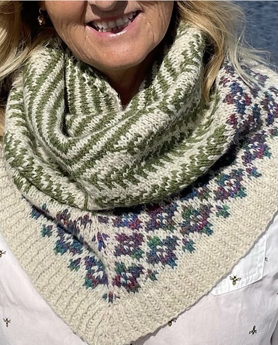 Debbie (@love.knit.spin.weave) finished her Quiet Thicket Cowl by Stephanie Lotven (@tellybeanknits) using her own hand spun!