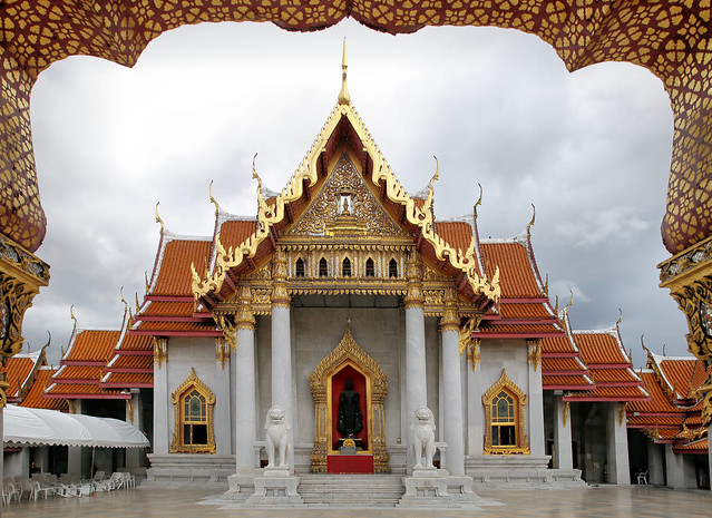 Wat Benchamabophit is a masterpiece of marble and art
