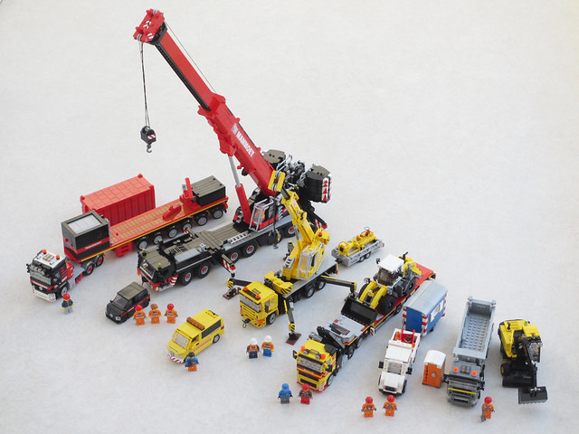 Minifig scale construction equipment