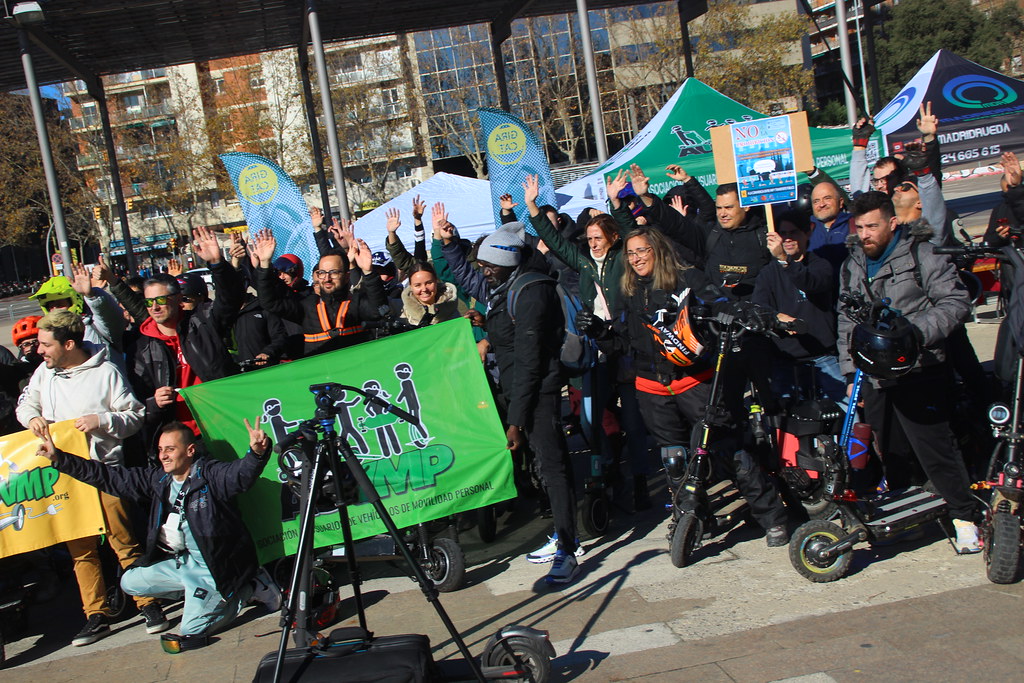 FOTOGRAFÍA. BARCELONA (ESPAÑA), 21.01.2023. Protesta de usuarios catalanes de Vehículos de Movilidad Personal (VMP), patinetes eléctricos, contra la prohibición en transporte público. Ñ Pueblo. (54)