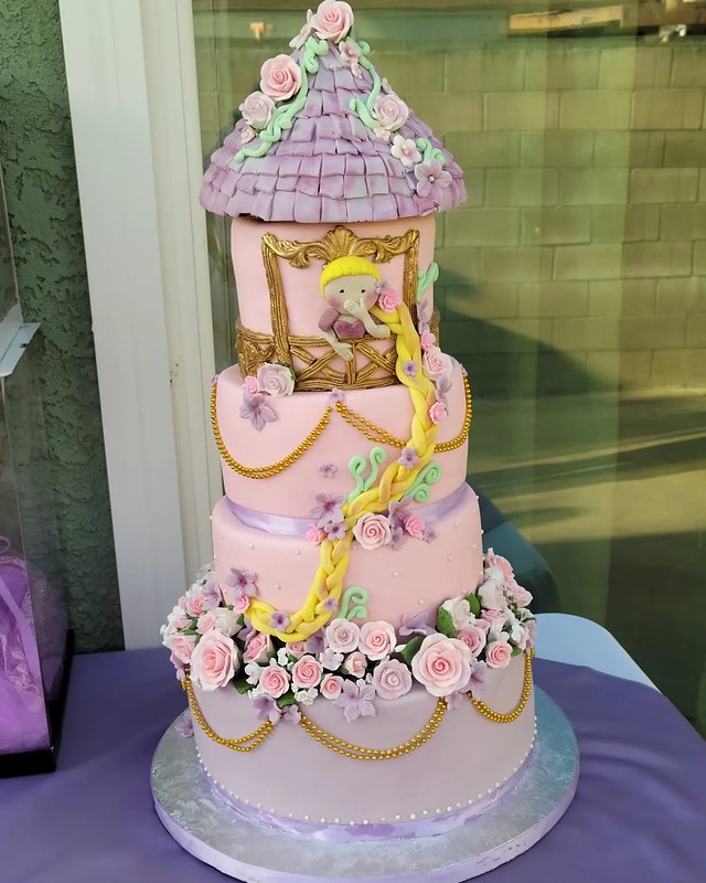 Cake by Rosy's Cakes