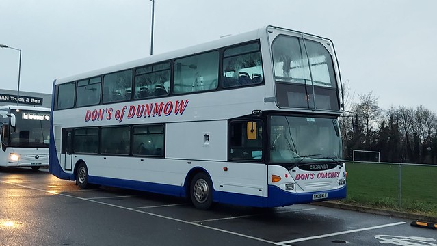 Don's of Dunmow (Don's Coaches) 952 at Waltham Cross Station