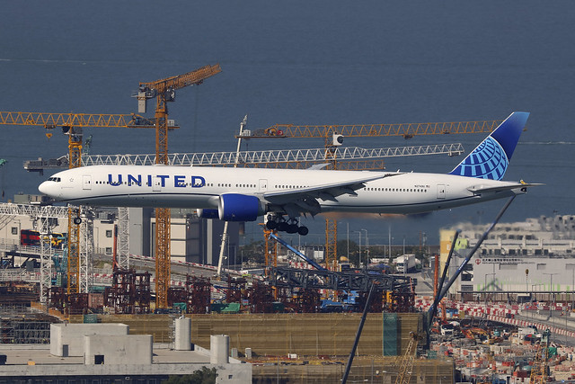N2749U, Boeing 777-300ER, United Airlines, Hong Kong