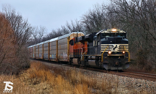1/2 NS 1002 Leads WB Autorack Near Wellsville, KS 1-22-23 Norfolk Southern 1002 and Burlington Northern Santa Fe 5533 Leading a Westbound Autorack on the Emporia Sub just before the Texas Road crossing South of Stafford Road just west of Wellsville, KS.

Photo Taken: 1-22-23 at 2:20 pm

Picture ID# 8440