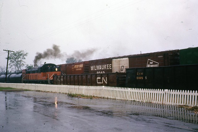 Milw RSD-5 #571 at work in Port Edwards, WI