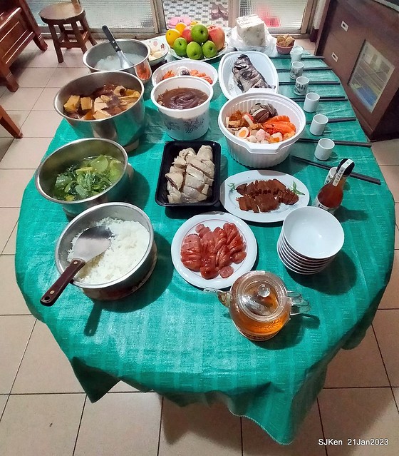 「除夕團圓年夜飯」(Lunar New Year's eve reunion dinner), SJKen, Taipei, Taiwan, Jan 21, 2023.