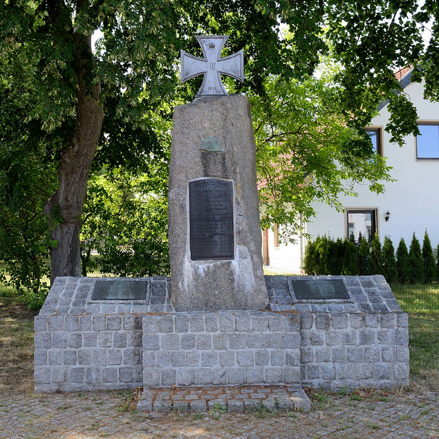 0232 Brahlstorf ist ein Ortsteil der gleichnamigen Gemeinde im Landkreis Ludwigslust-Parchim in Mecklenburg-Vorpommern; Weltkriegsdenkmal.