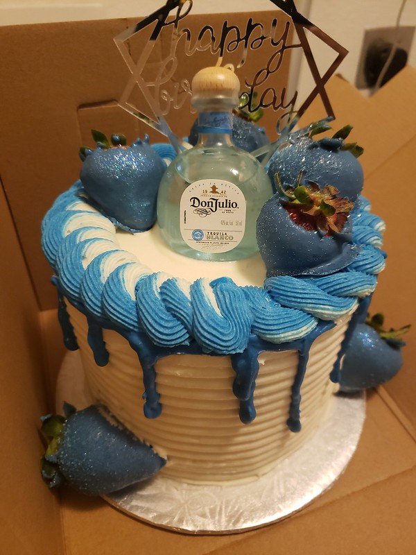 Cake by Creamy Cake Creations