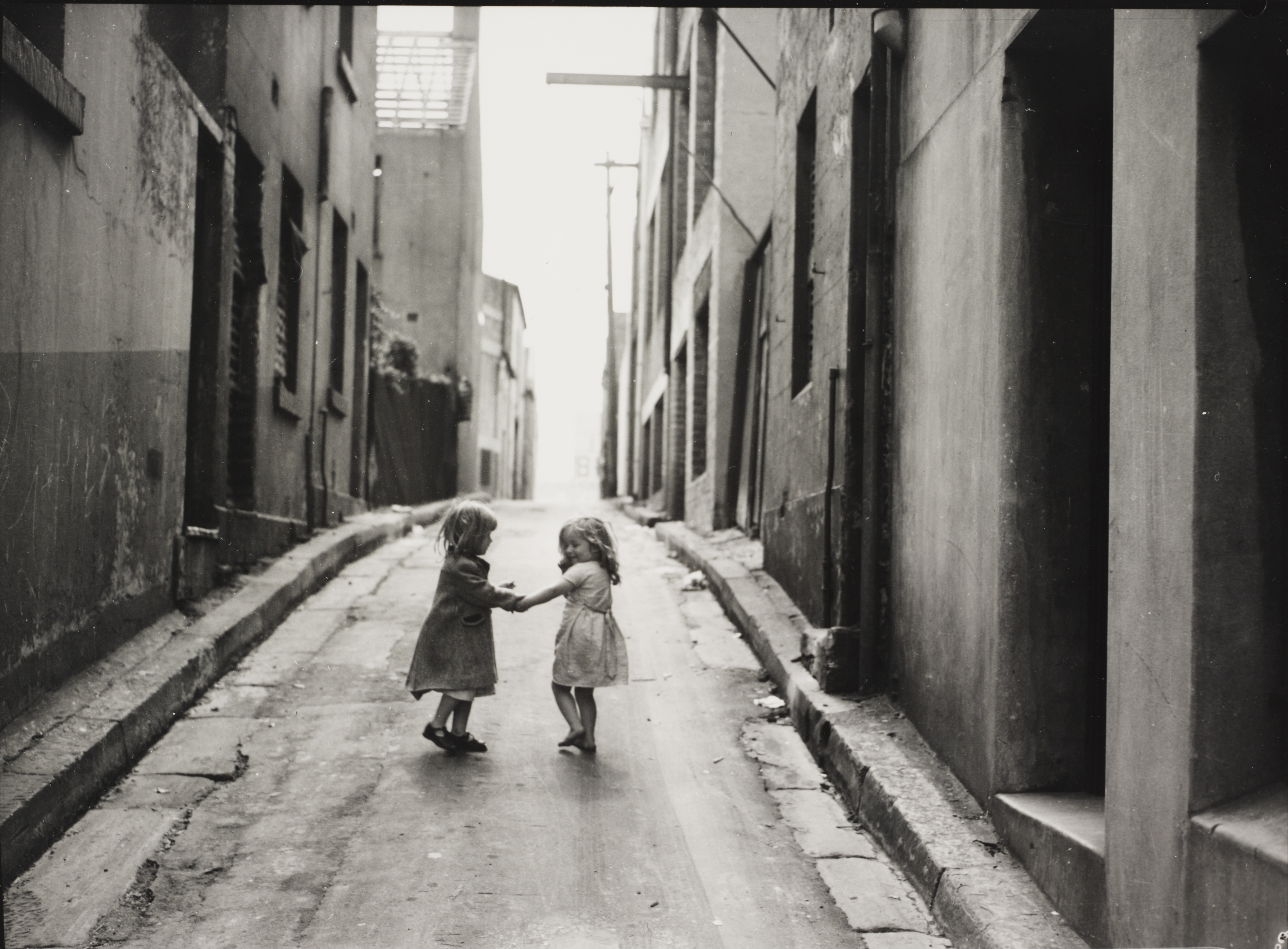 Two children, Little Riley Street, Surry Hills, Sydney, 1949, by Ted Hood