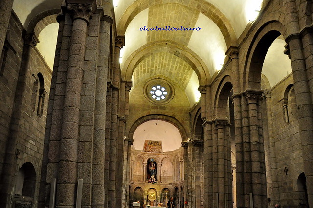901 – Interior - Colegiata Santa María de Sar – Santiago de Compostela (A Coruña) – Spain.-
