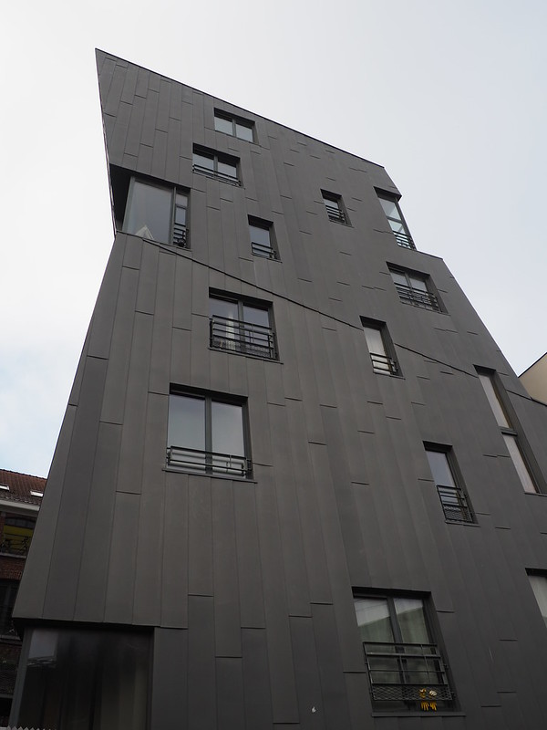Cheval Noir Housing