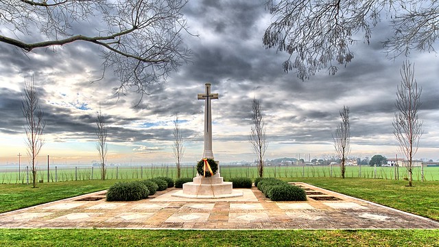 Ravenna War Cemetery - La croce (The Cross)