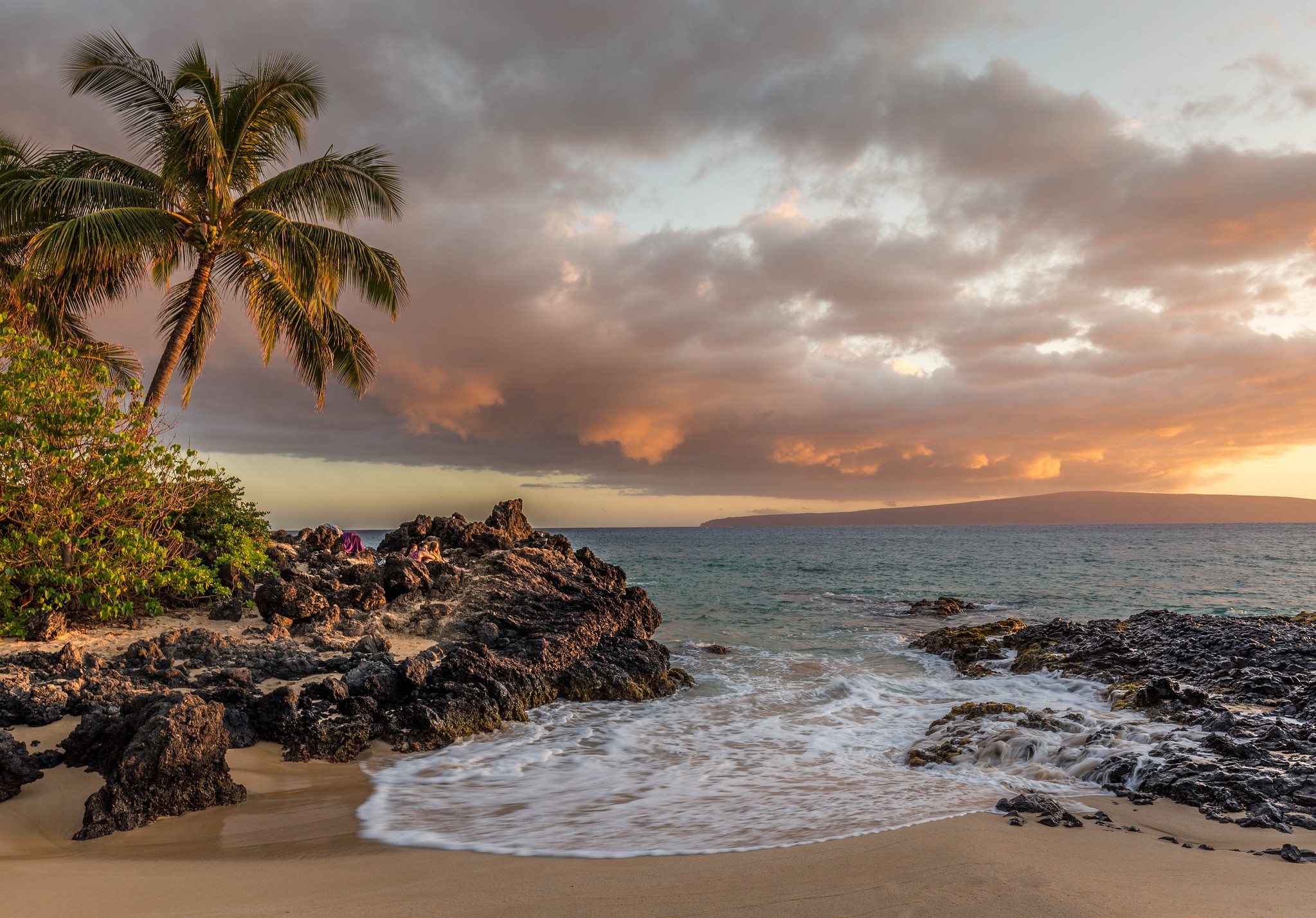 A beautiful view of a Hawaiian beach