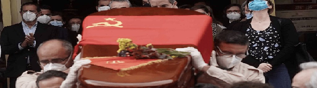 FOTOGRAFÍA. CORDOBA (ESPAÑA), 16.05.2020. Ultraizquierdistas incumpliendo el decreto ley de estado de alarma sobre funerales y entierros del comunista Julio Anguita. Ñ Pueblo (1)