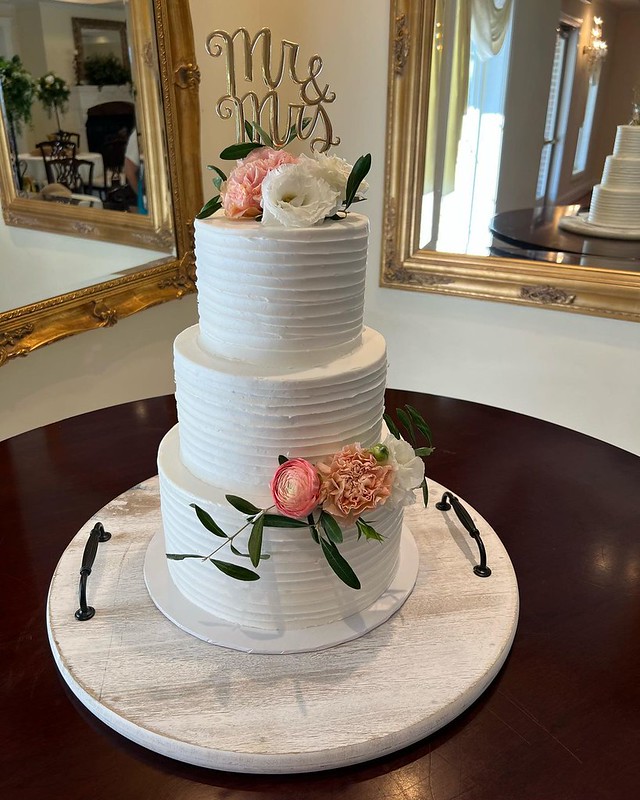 Cake by Barn Door Bakery and Floral
