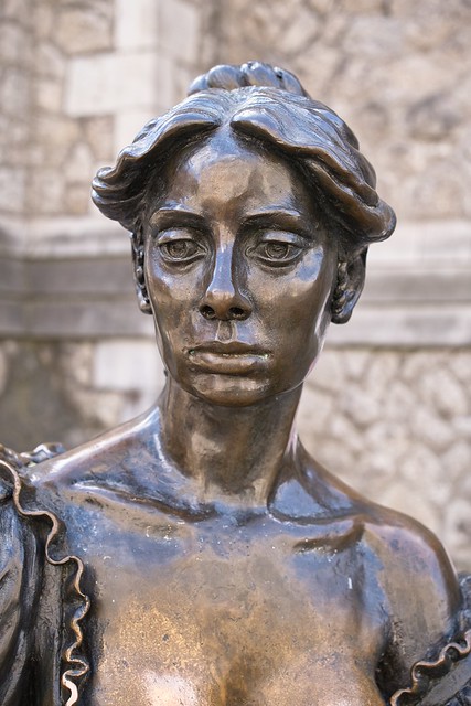 Head of Molly Malone statue