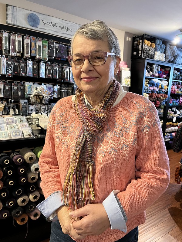 Connie surprised us with her first visit since she broke her right wrist. She is wearing her Celosias by Jennifer Steingass and her Linen Scarf by Sandra Florio knit using Koigu KPPPM.