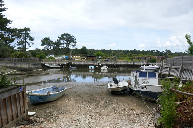 Au port à marée basse, village du Four, presqu'île du Cap Ferret, Bassin d'Arcachon, Gironde, Nouvelle-Aquitaine, France.