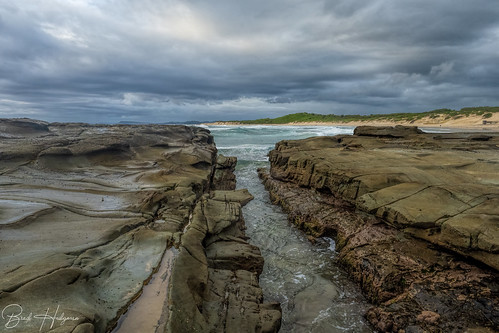 seascape landscape soldiersbeach beach rocks rockshelf ocean water clouds centralcoast nsw australia moody