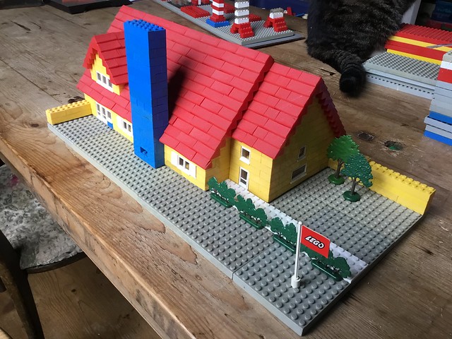 LEGO: Glued house 717 quick MOC-up