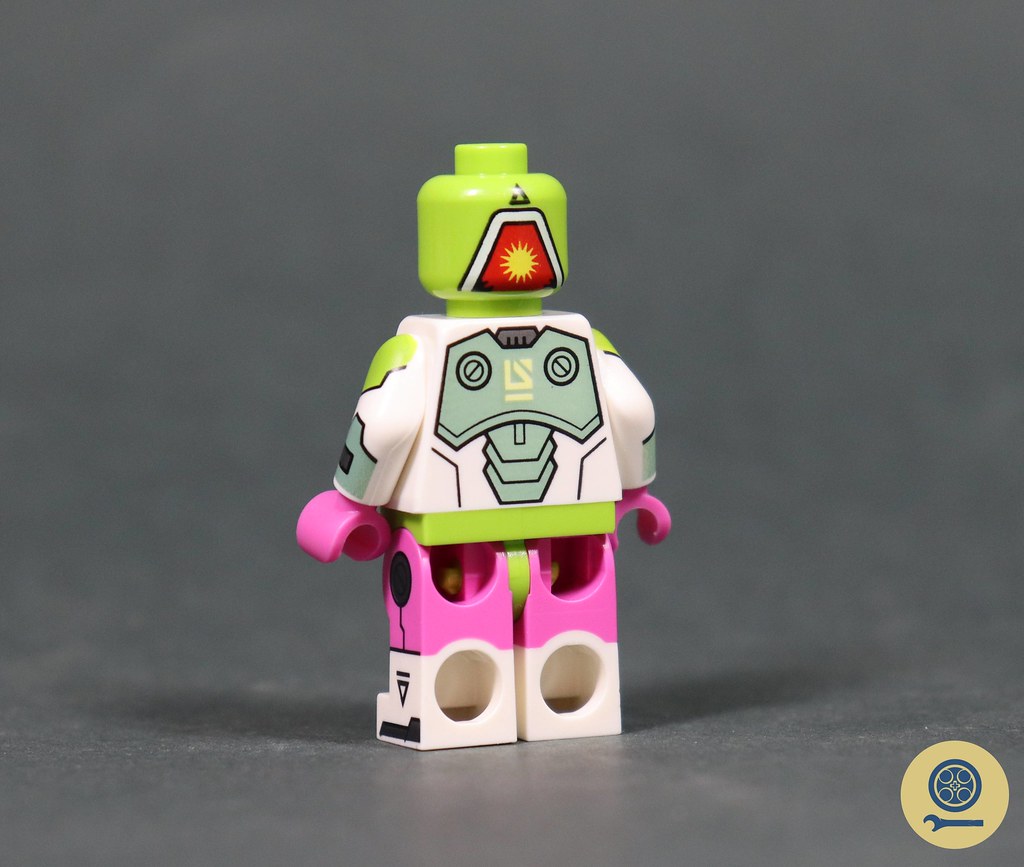 71037 - ROBOT WARRIOR (LEGO Collectable Minifigures Series 24) 4