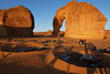 Hegra, Elephant Rock, posezení v písku, foto: Petr Nejedlý