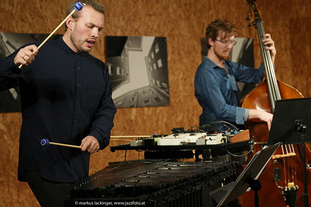 Florian Klinger: vibraphone / Philipp Kienberger: double bass