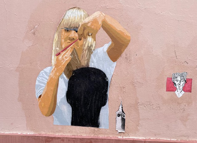Street art à Vaise (quartier de Lyon), coiffeuse