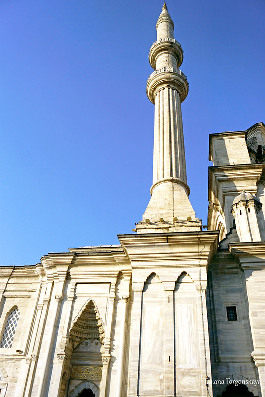 Минарет и фрагмент фасада мечети Нуруосмание