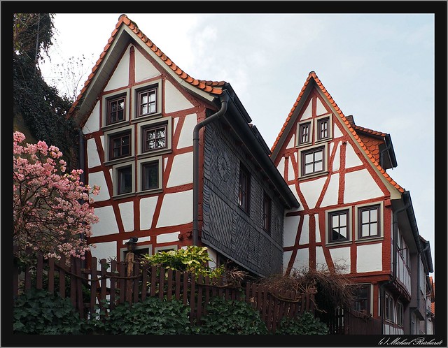 Steil am Hang kleben diese Fachwerkhäuser im Gerberviertel von Weinheim a.d. Bergstrasse