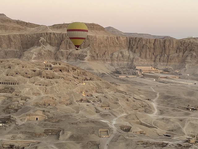Oeste de Tebas desde un globo (Luxor, Egipto)
