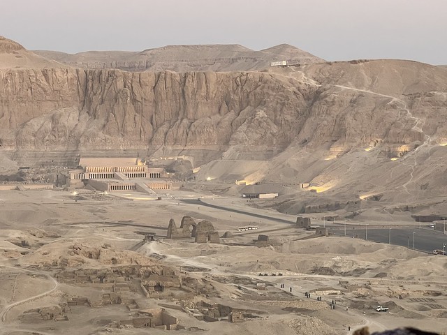 Templo de Hatshepsut y Valle de los Reyes (Vista desde el globo en Luxor)