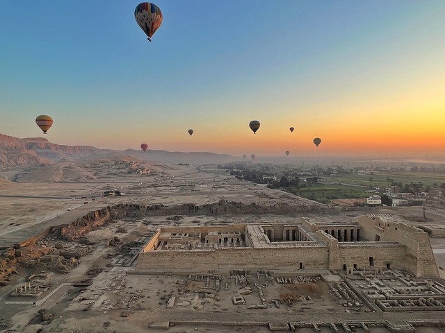 Imagen tomada en un vuelo en globo en Luxor (Egipto)