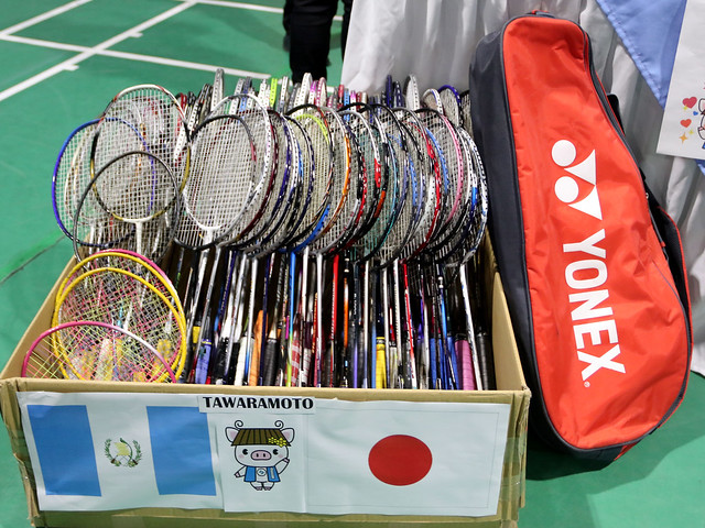 Japón entrega implementos deportivos a Bádminton Guatemala