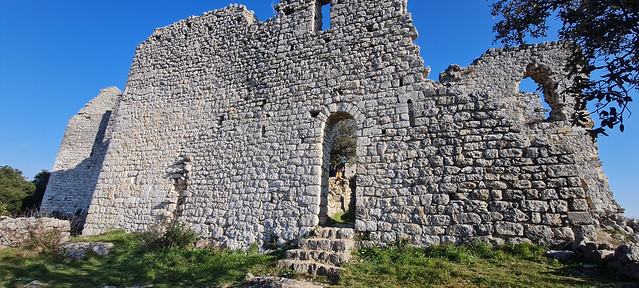 Ruines du château d'Allègre, près des Fumades (Gard)