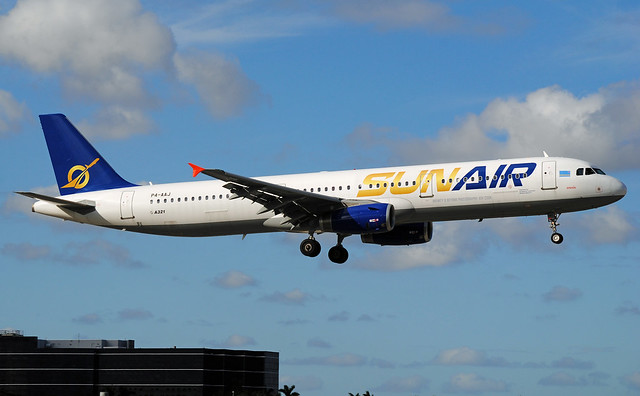 P4-AAJ Sun Air (Aruba) Airbus A321