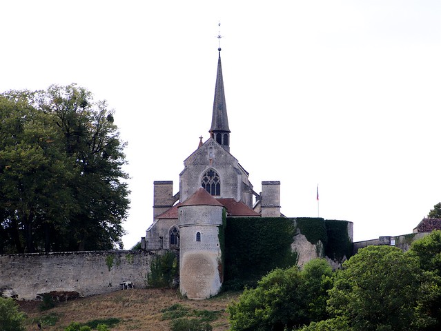 Château de Grancey-le-château / Rempart Est Collégiale Saint-Jean-l'Évangéliste