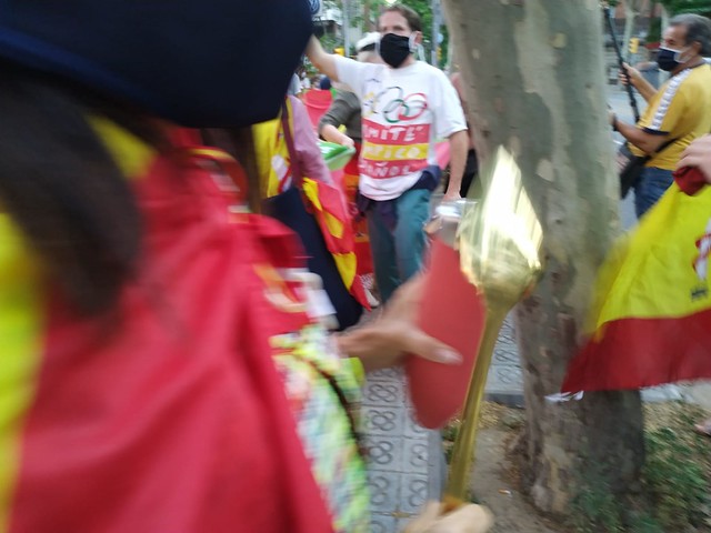 FOTOGRAFÍA. BARCELONA (ESPAÑA), 27.05.2020. Varios vecinos piden la dimisión del Gobierno comunista de España en Barcelona en su segunda cacerolada. Ñ Pueblo (3)