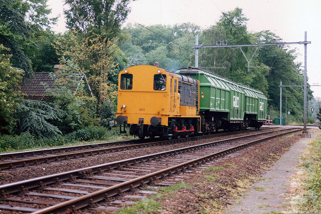 NS-Loc 653 met VAM trein te Overveen
