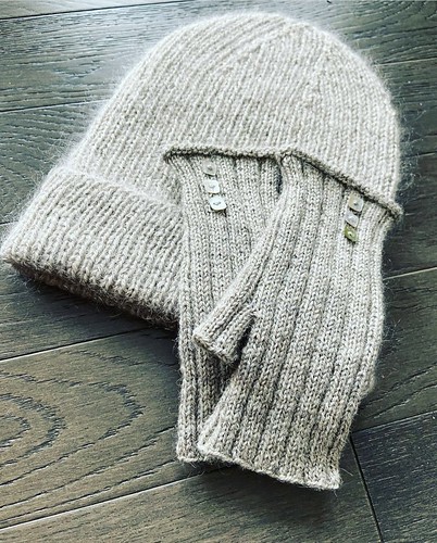 Rosemary finished this cozy set! The Classic Ribbed Hat from Purl Soho and Pioneer Gloves by Kelly McClure. Both are available for free.