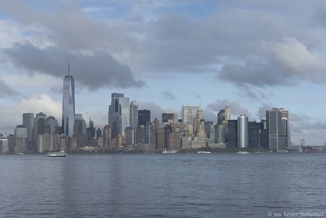 Manhattanin pilvenpiirtäjät Liberty Islandilta nähtyinä