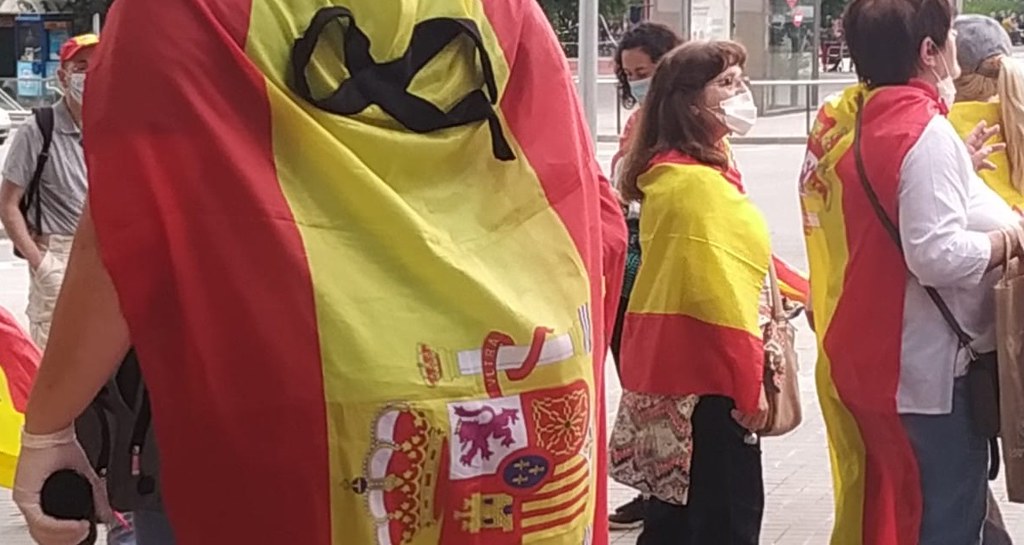 FOTOGRAFÍA. BADALONA (BARCELONA) ESPAÑA, 02.06.2020. Los catalanes marchan en Badalona contra el Gobierno central de coalición socialcomunista de España. Ñ Pueblo (6)