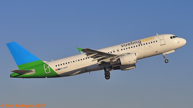 EC-KDT - Vueling - Airbus A320-216 - PMI/LEPA