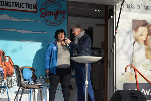 Daniel Mangeas, commentateur officiel des courses cyclistes sur route, avec Claudine Fangille, organisatrice de l'épreuve | by davidgard30